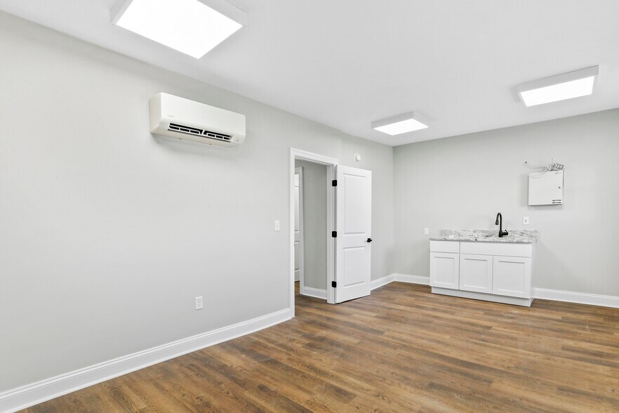 More Photos Of 127 E King St, Martinsburg Office For Lease