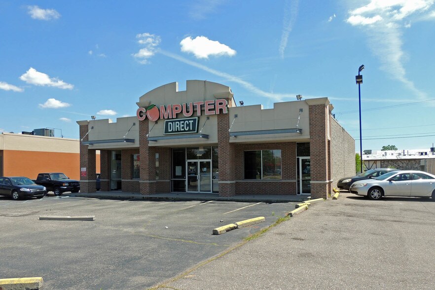More Photos Of 32600 John R Rd, Madison Heights Freestanding For Lease