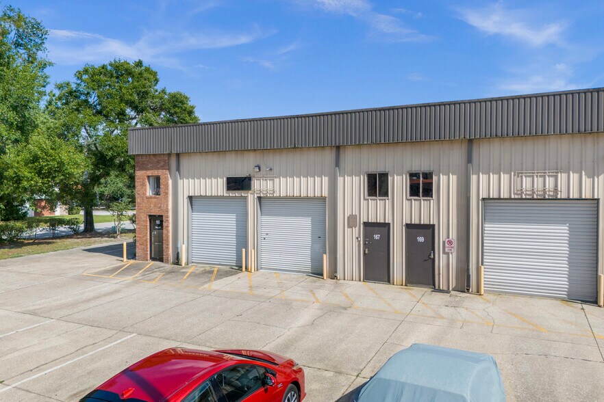 More Photos Of 1991 Corporate Sq, Longwood Warehouse For Lease