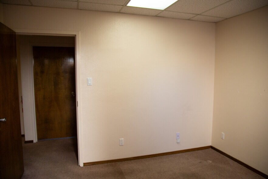 More Photos Of 1524 Eubank Blvd NE, Albuquerque General Retail For Lease