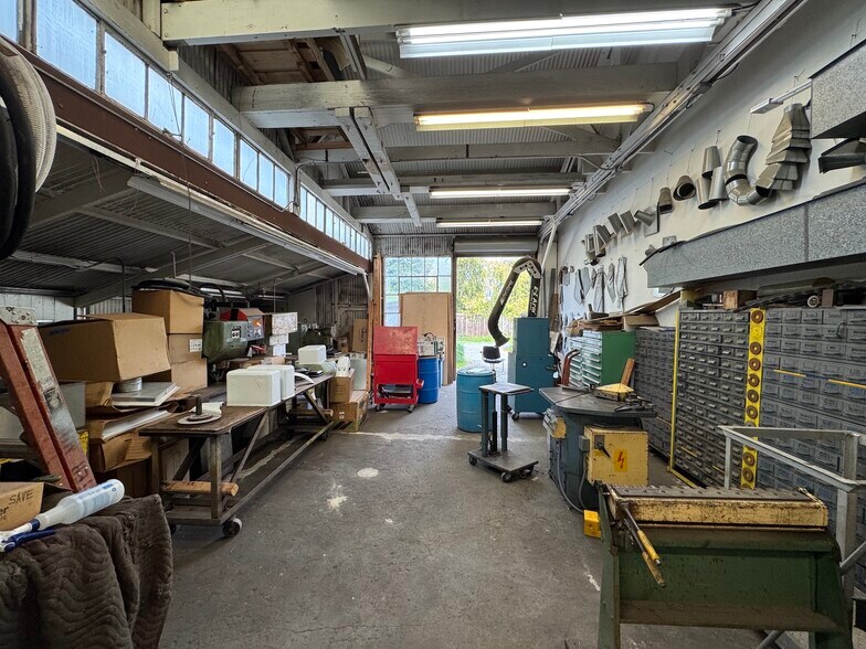 More Photos Of 2418 6th St, Berkeley Manufacturing For Lease