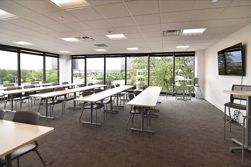 More Photos Of 1701 E Woodfield Rd, Schaumburg Office For Lease