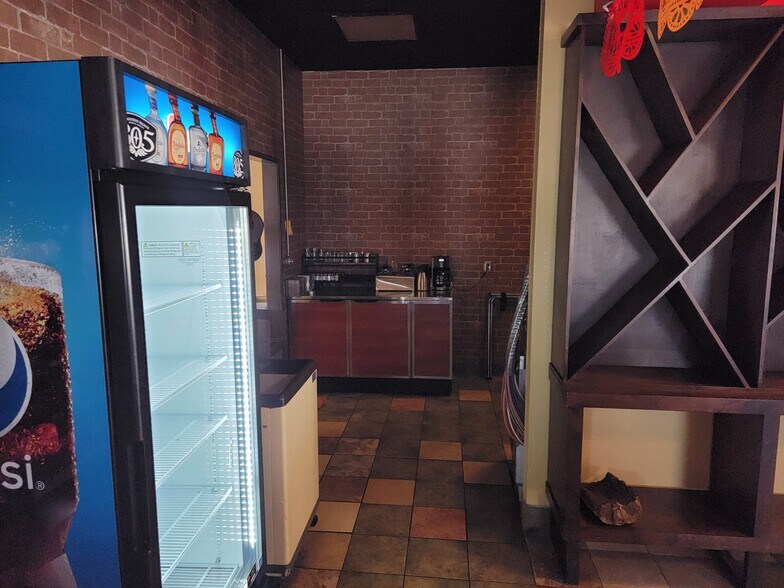 More Photos Of 186 N Grand Ave, Nogales Restaurant For Lease