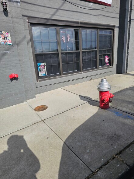 More Photos Of 86-90 Forrest St, Jersey City Warehouse For Lease