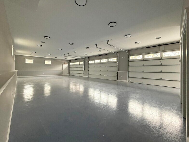 More Photos Of 19 Kroemer Ave, Riverhead Industrial For Lease