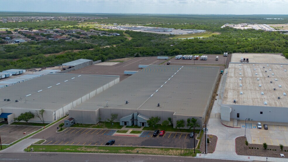 More Photos Of 14701 Atlanta Dr, Laredo Distribution For Lease