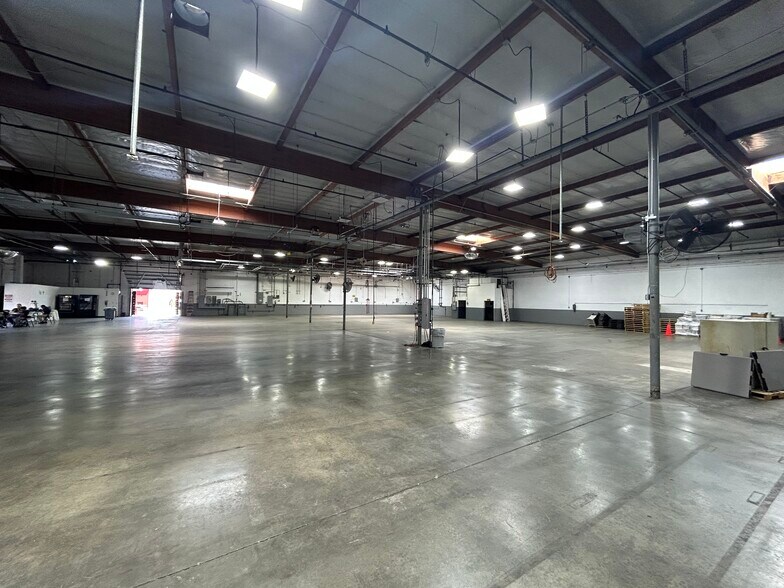 More Photos Of 1429 240th St, Harbor City Warehouse For Lease