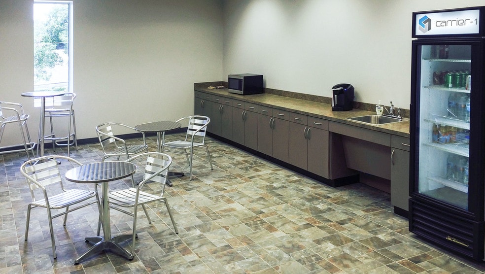 More Photos Of 1515 Round Table Dr, Dallas Warehouse For Lease