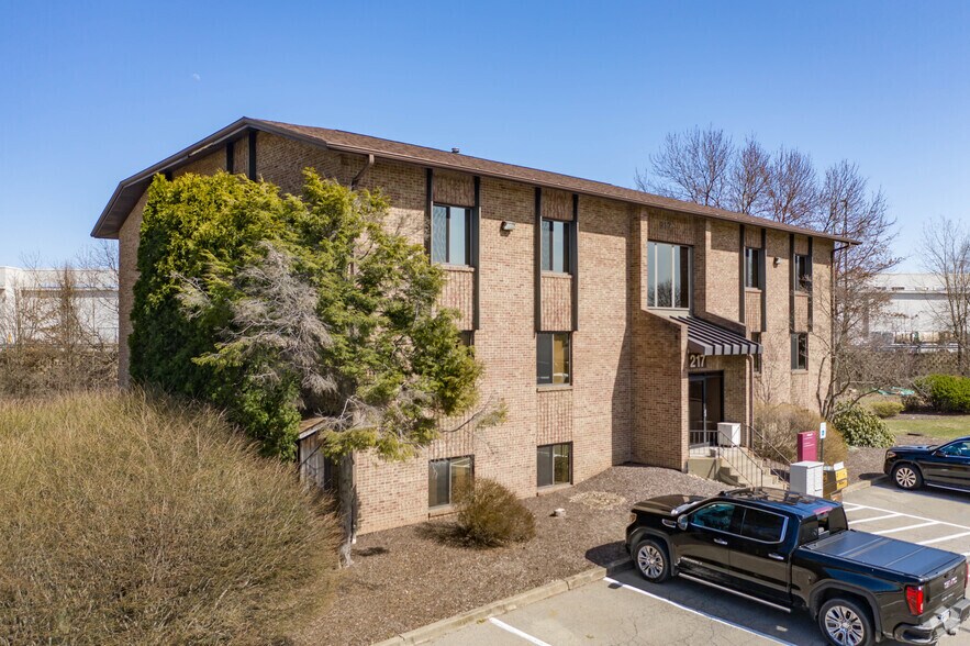 More Photos Of 217 Executive Dr, Cranberry Township Office For Sale