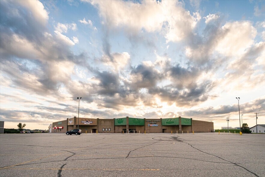 More Photos Of 1230 N Main St, Viroqua Freestanding For Sale