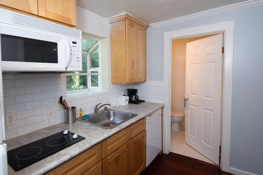 More Photos Of 18239 Main St, Jamestown Hotel For Sale