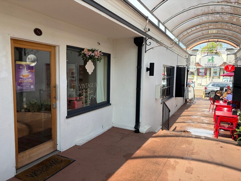 More Photos Of 1237 Prospect St, La Jolla Storefront For Lease