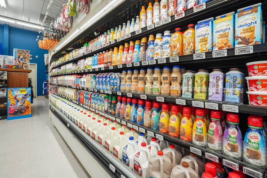 More Photos Of 904 S Greenwood St, Shoshone Supermarket For Sale