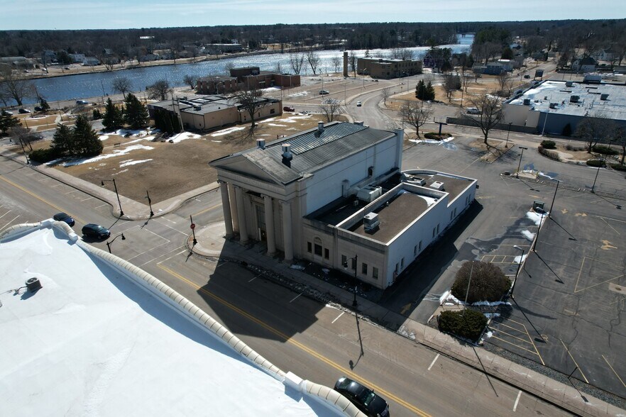 More Photos Of 311 W Grand Ave, Wisconsin Rapids Office For Sale