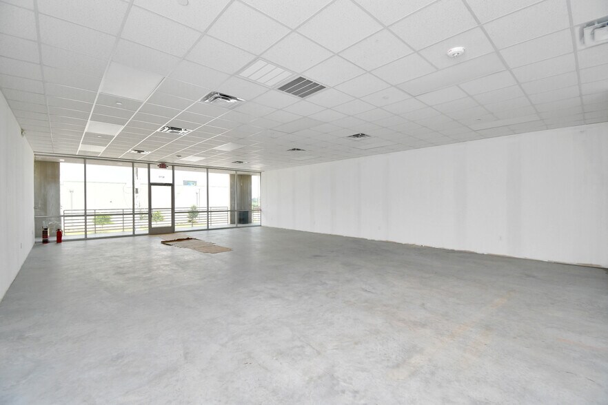 More Photos Of 1227 Grand West Blvd, Katy Coworking Space