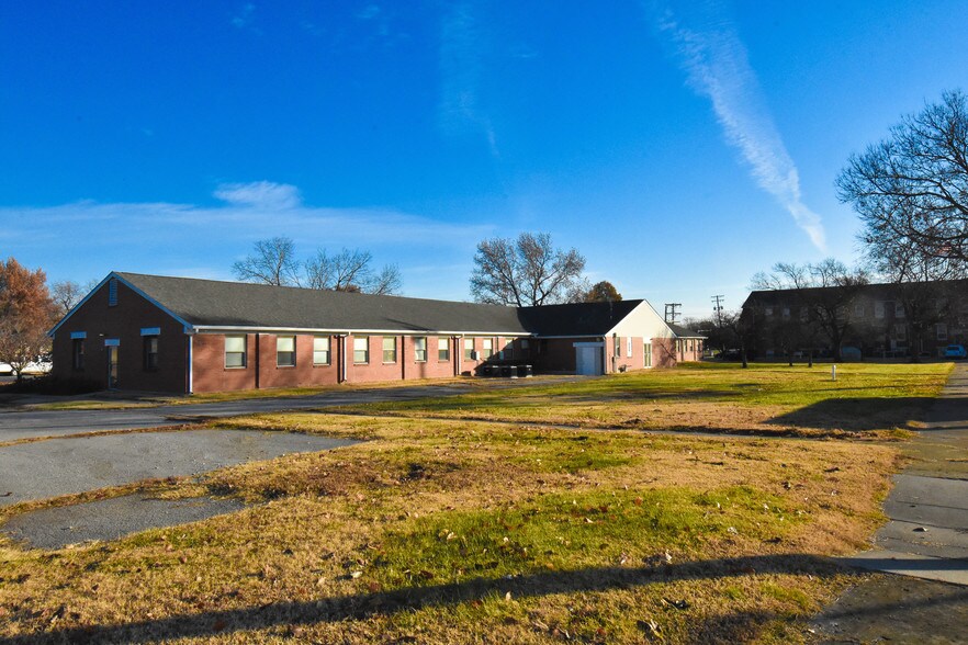 More Photos Of 544 Niedringhaus Ave, Granite City Office For Lease