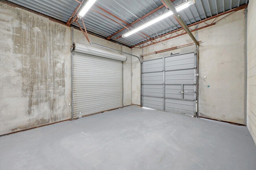 More Photos Of 5715 Kenwick St, San Antonio Warehouse For Lease