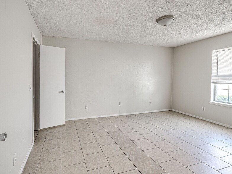 More Photos Of 7404 Lyrewood Ln, Oklahoma City Apartments For Sale