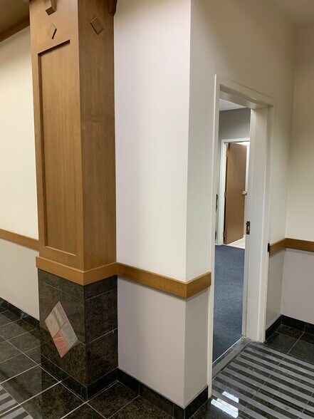 More Photos Of 110-301 N Adams St, Green Bay Office Residential For Lease