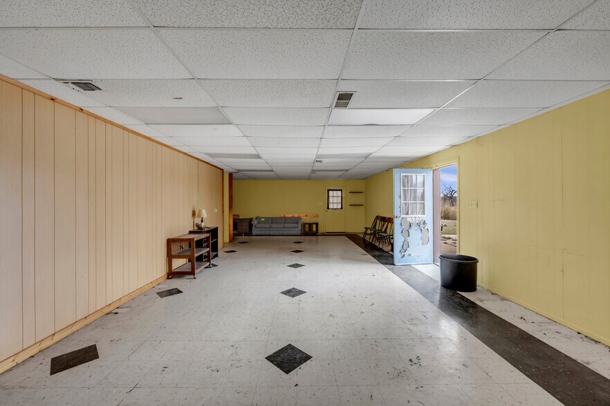 More Photos Of 7330 Texas 261 Hwy, Buchanan Dam Warehouse For Sale