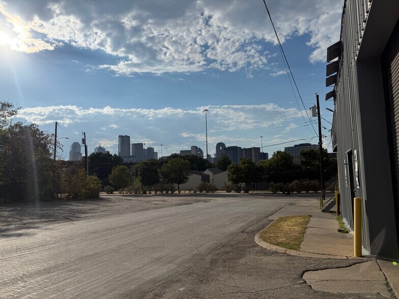 More Photos Of 1702-1704 Orleans St, Dallas Flex For Lease