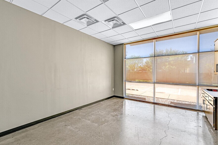 More Photos Of 1713 Park Pl, College Station General Retail For Lease