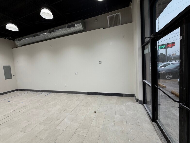 More Photos Of 19805 Shady Ln, San Antonio General Retail For Lease