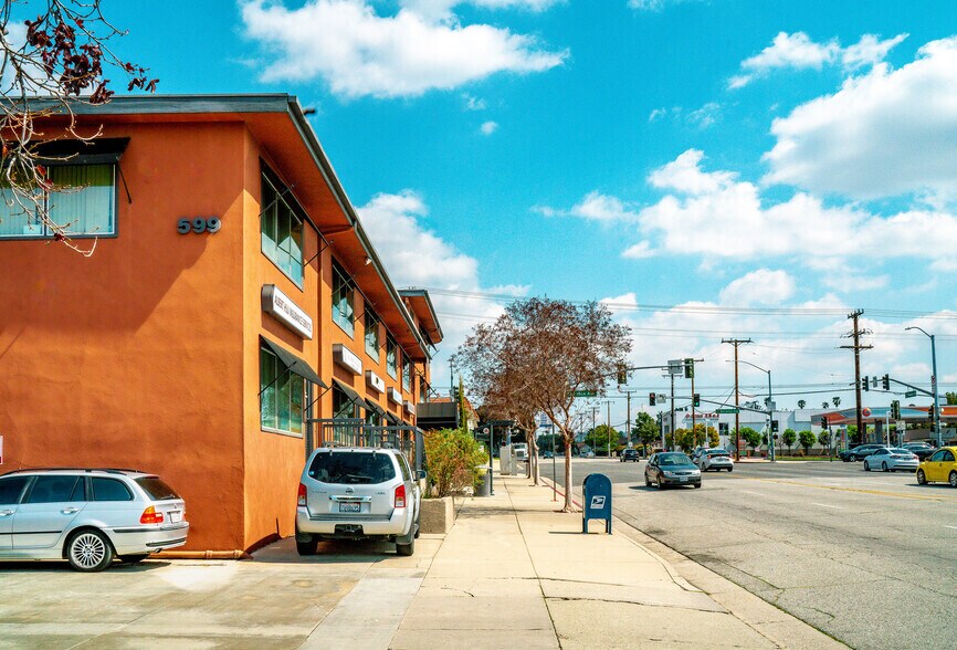 More Photos Of 599 S Barranca Ave, Covina Medical For Lease