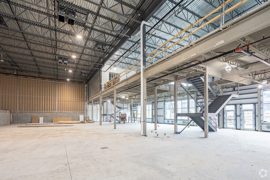 More Photos Of 100 Blvd Jean-Baptiste-Rolland O, Saint-jerome Unknown For Lease