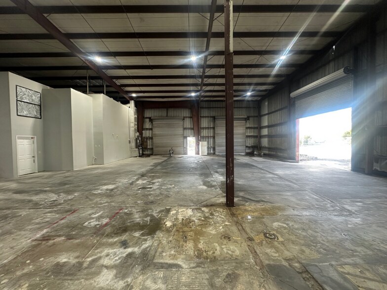 More Photos Of 6995 N 90th Ave, Pinellas Park Warehouse For Sale