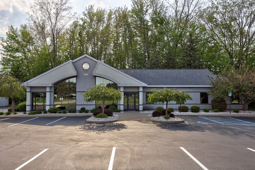 More Photos Of 4757 Mcleod Dr E, Saginaw Medical For Sale