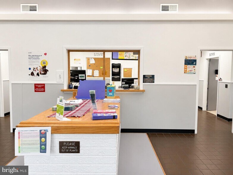 More Photos Of 404 Snow Hill Rd, Salisbury Veterinarian Kennel For Lease