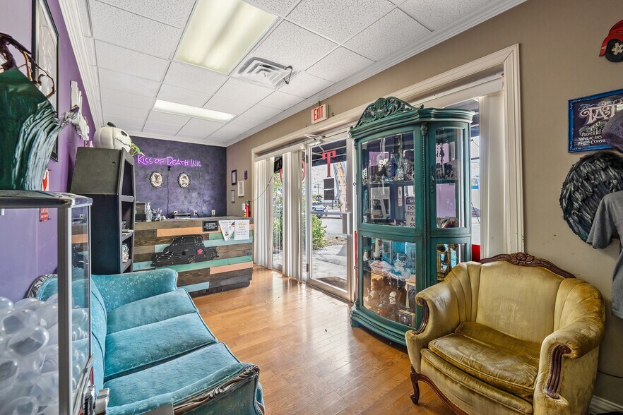 More Photos Of 214 N Newsom St, Mineola Office For Sale
