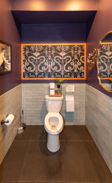 More Photos Of 5800 York Rd, Baltimore Restaurant For Sale