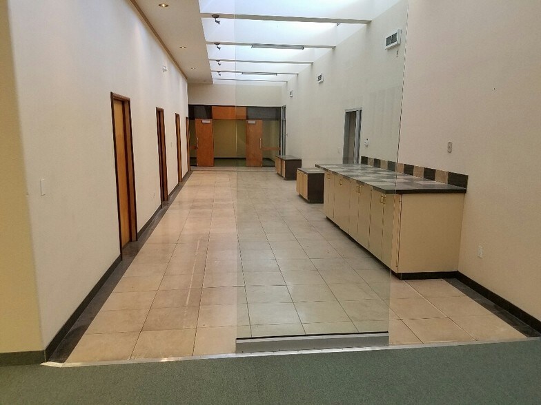 More Photos Of 5040 Edna Ave, Las Vegas Office For Lease