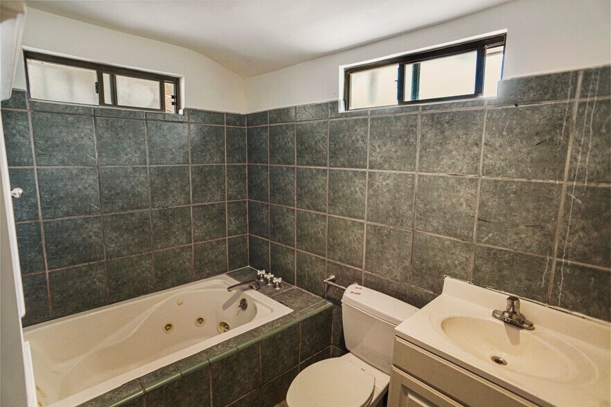 More Photos Of 5552 Barton Ave, Los Angeles Land For Sale