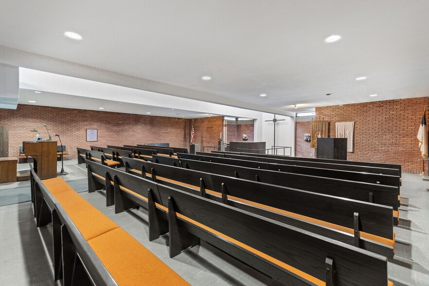 More Photos Of 8450 N Shermer Rd, Niles Religious Facility For Sale