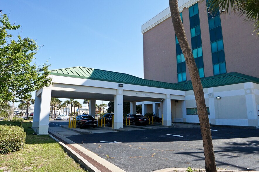 More Photos Of 501 N Grandview Ave, Daytona Beach Medical For Lease
