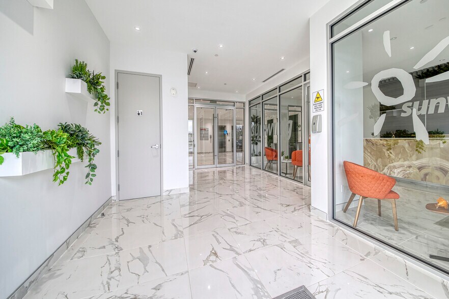 More Photos Of 3105 Pl Louis-R.-Renaud, Laval Office For Sale