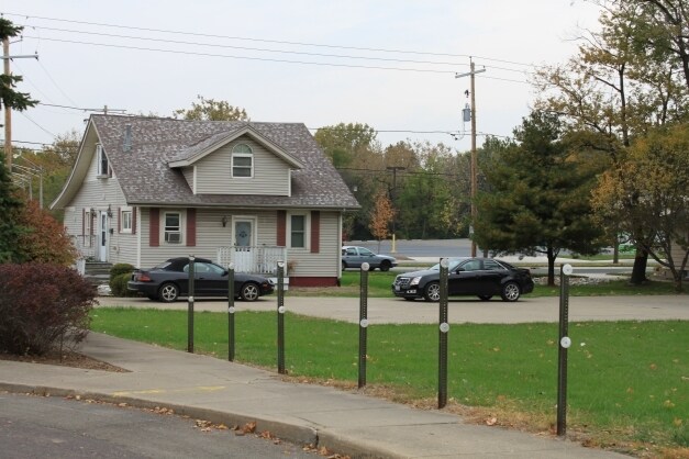 More Photos Of 3802-3808 N University St, Peoria Office For Sale