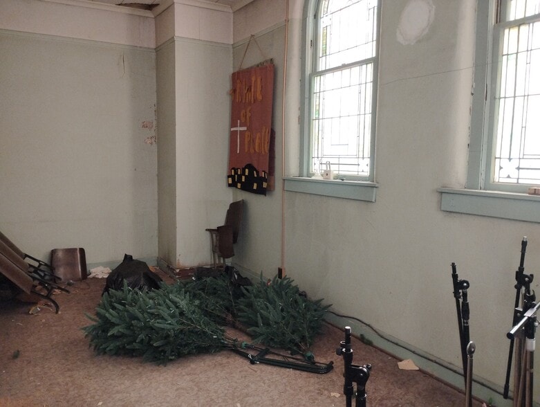 More Photos Of 906 Elm St, Coffeyville Religious Facility For Sale