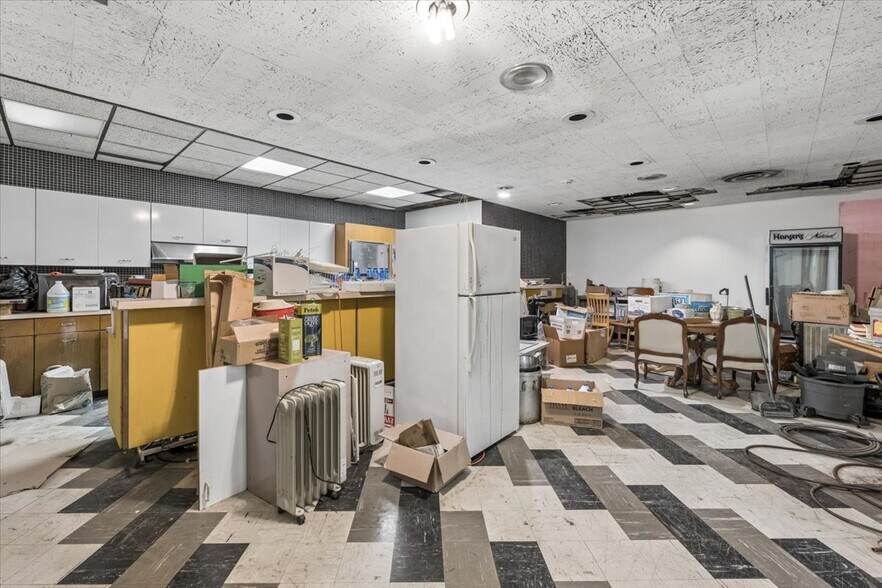 More Photos Of 7525 W Madison St, Forest Park Storefront Retail Office For Lease