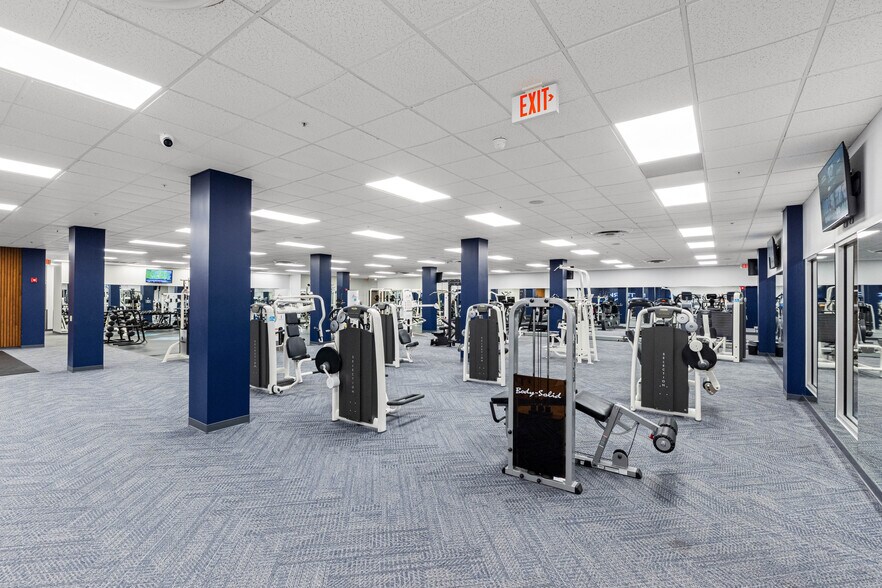 More Photos Of 5701 E Hillsborough Ave, Tampa Office For Lease