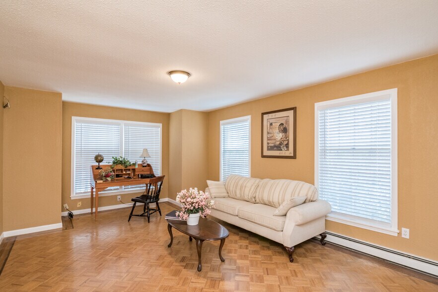 More Photos Of 154 S Mountain Rd, Northfield Schools For Sale