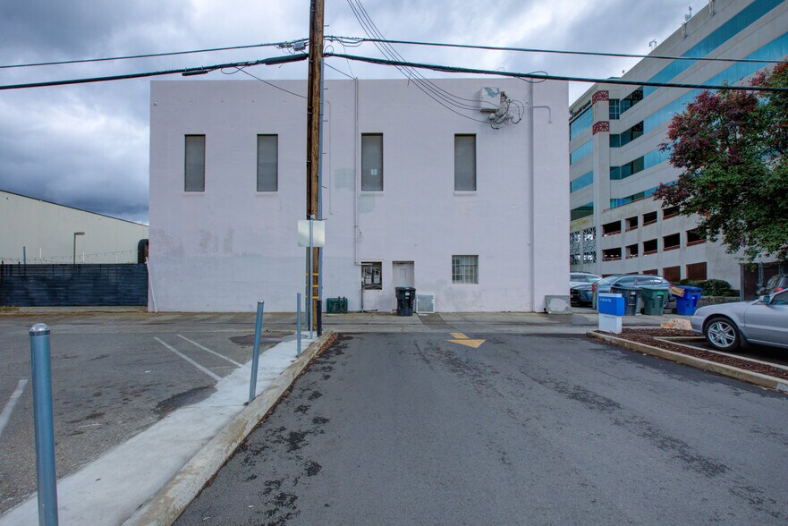 More Photos Of 817-819 10th St, Modesto Office For Lease