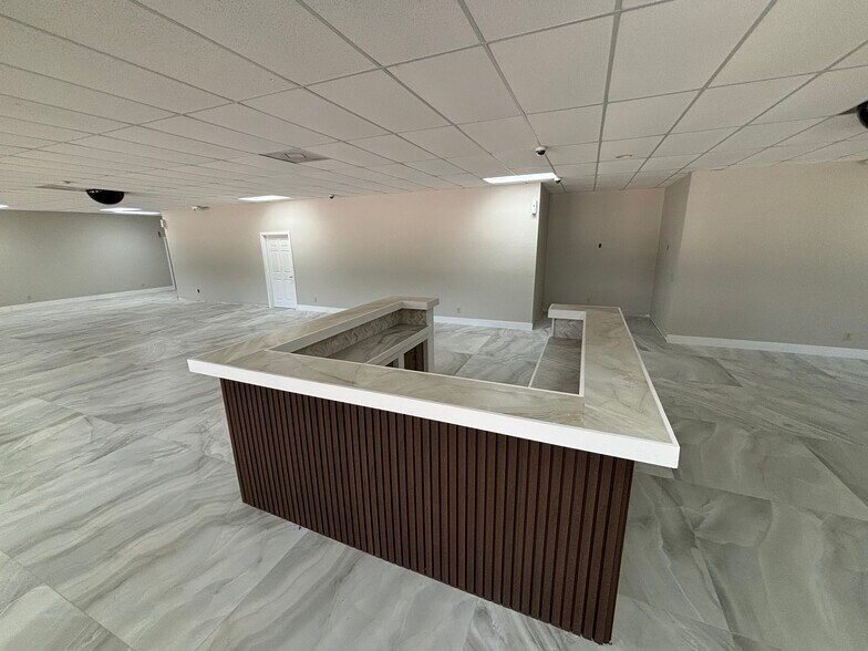 More Photos Of 6350 Bayshore Rd, North Fort Myers Freestanding For Sale