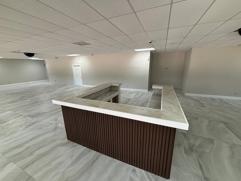 More Photos Of 6350 Bayshore Rd, North Fort Myers Freestanding For Lease