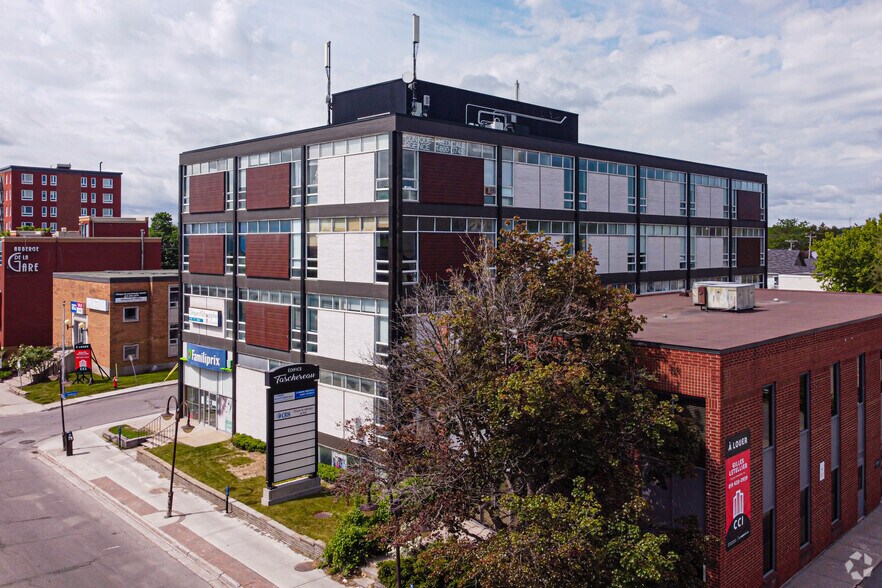 More Photos Of 4 Rue Taschereau, Gatineau Medical For Lease