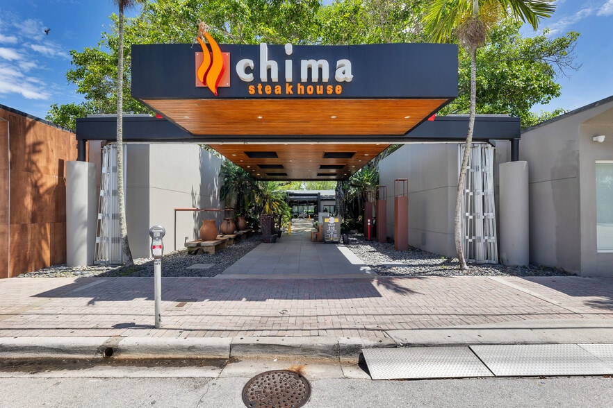 More Photos Of 2400 E Las Olas Blvd, Fort Lauderdale Storefront For Sale