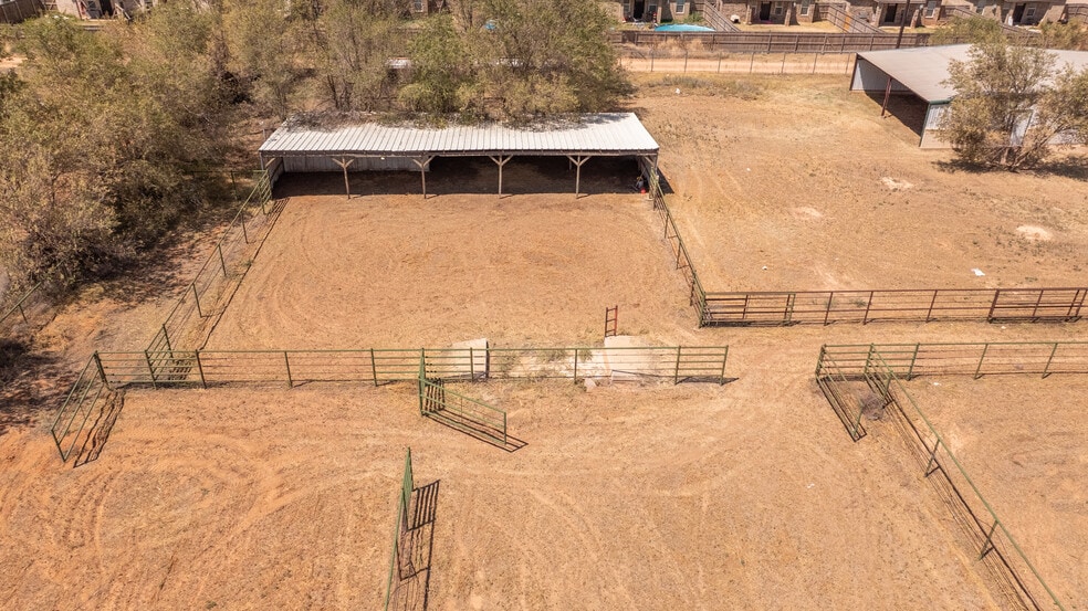 More Photos Of 510 Valencia Ave, Lubbock Warehouse For Sale